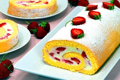 Strawberry Sponge Cake Download Jigsaw Puzzle