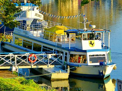 Tour Boat Download Jigsaw Puzzle