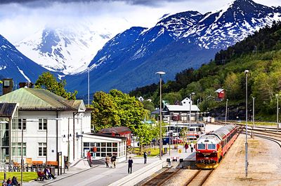 Mountain Train Download Jigsaw Puzzle