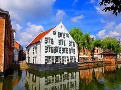White Canal House Download Jigsaw Puzzle