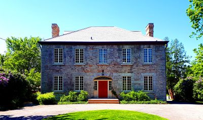 Stately Stone Manor Download Jigsaw Puzzle