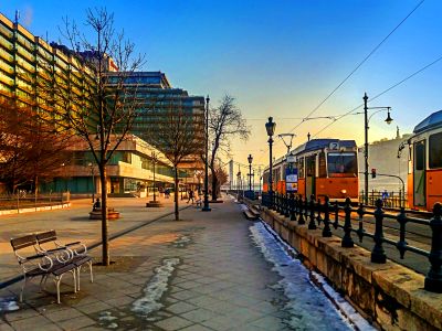 Yellow Tram, Budapest Download Jigsaw Puzzle