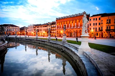 Prato Della Valle Statues, Padua Download Jigsaw Puzzle