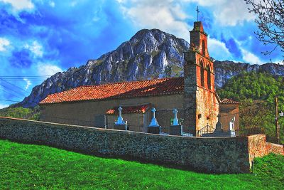 Rural Mountain Chapel Download Jigsaw Puzzle